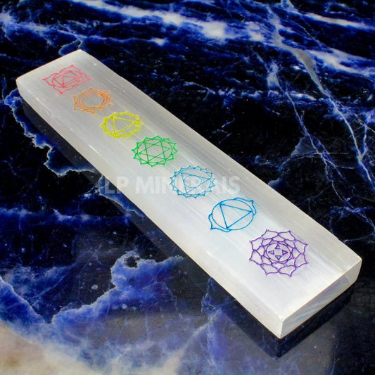 RÉGUA DE SELENITA BRANCA 7 CHAKRAS COLORIDO