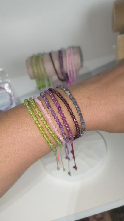 Pulseira de Rubi 3mm em Macramê - Cristal da Paixão, da Coragem e da Força Vital.