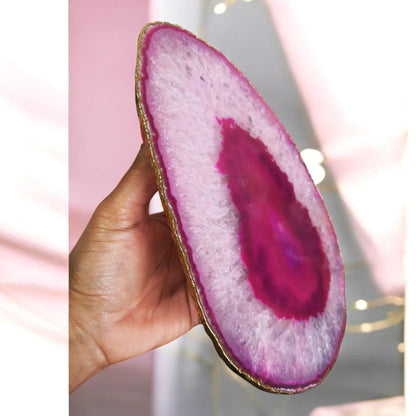 Chapa de Ágata Rosa com Borda Dourada – Amor, Elegância e Harmonia