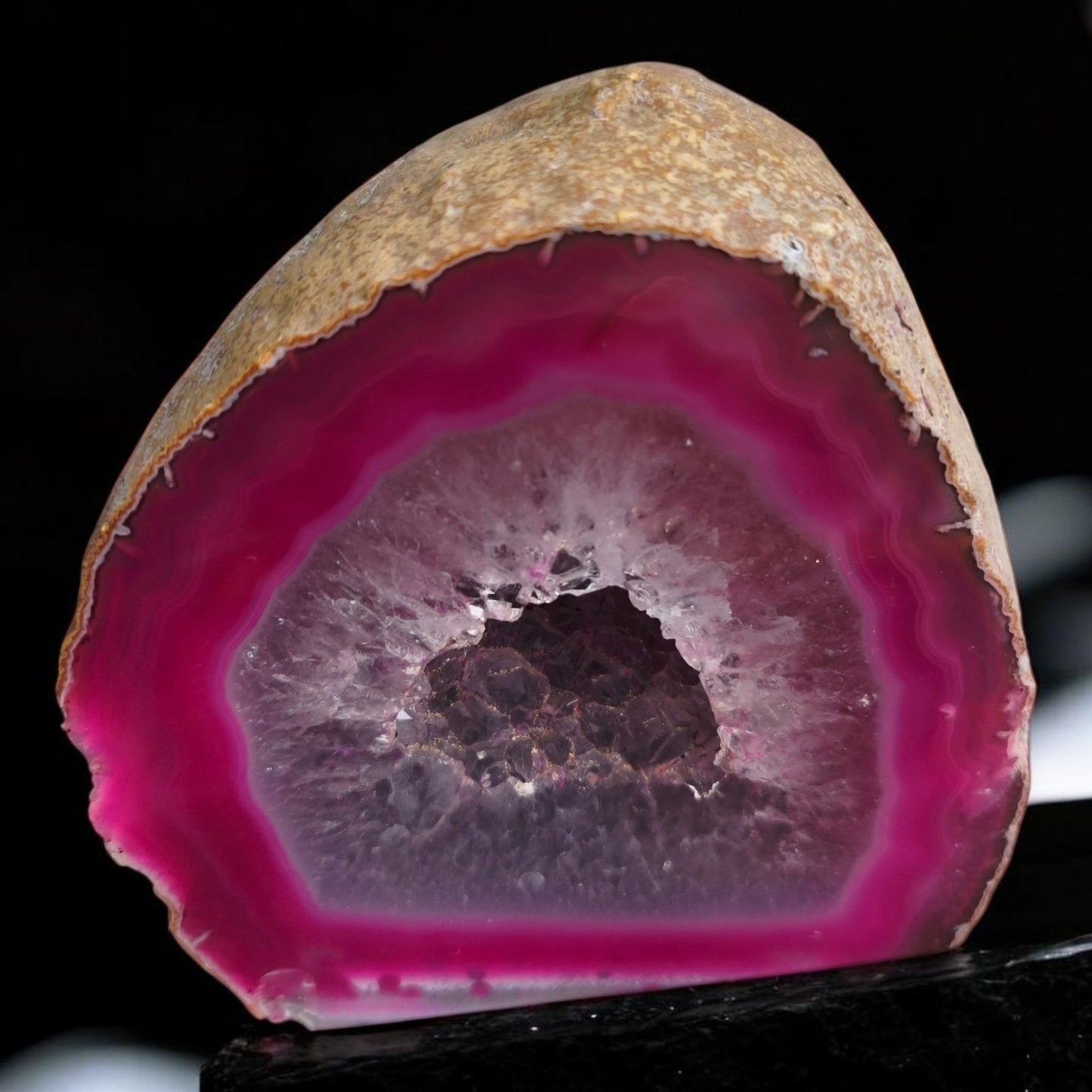 Geodo de Ágata Rosa – Amor, Harmonia e Beleza Natural